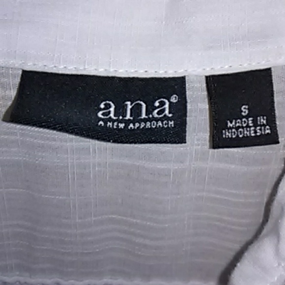 Collard white snap closure blouse - Picture 4 of 6